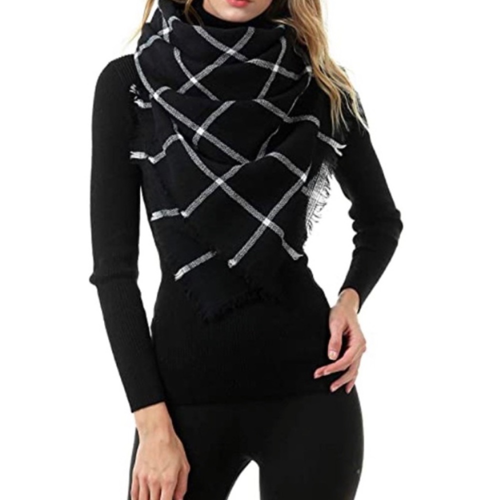 Blanket scarf (black and white stripes)